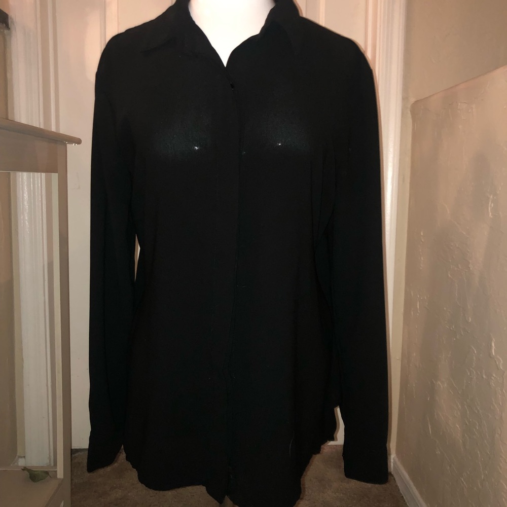 Black longsleeve chiffon button down w back detail